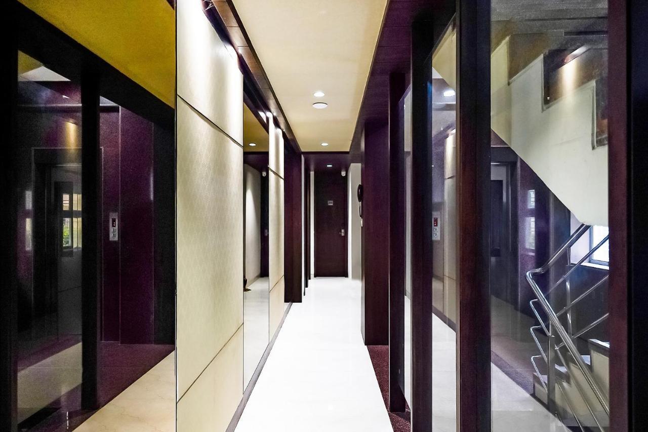 แฟ็บโฮเทล อีรอส 211 Hotel โกลกาตา ภายนอก รูปภาพ