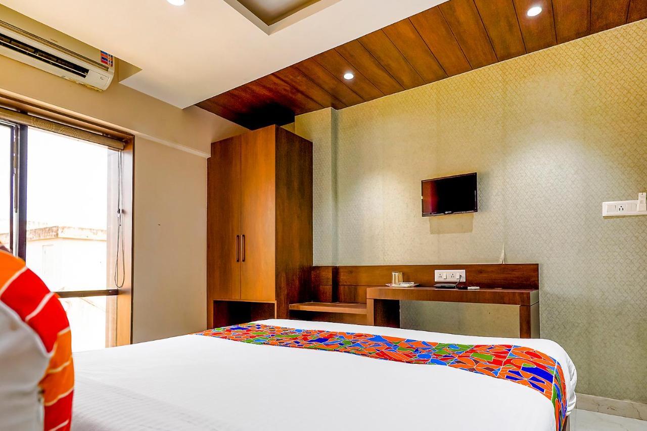 แฟ็บโฮเทล อีรอส 211 Hotel โกลกาตา ภายนอก รูปภาพ