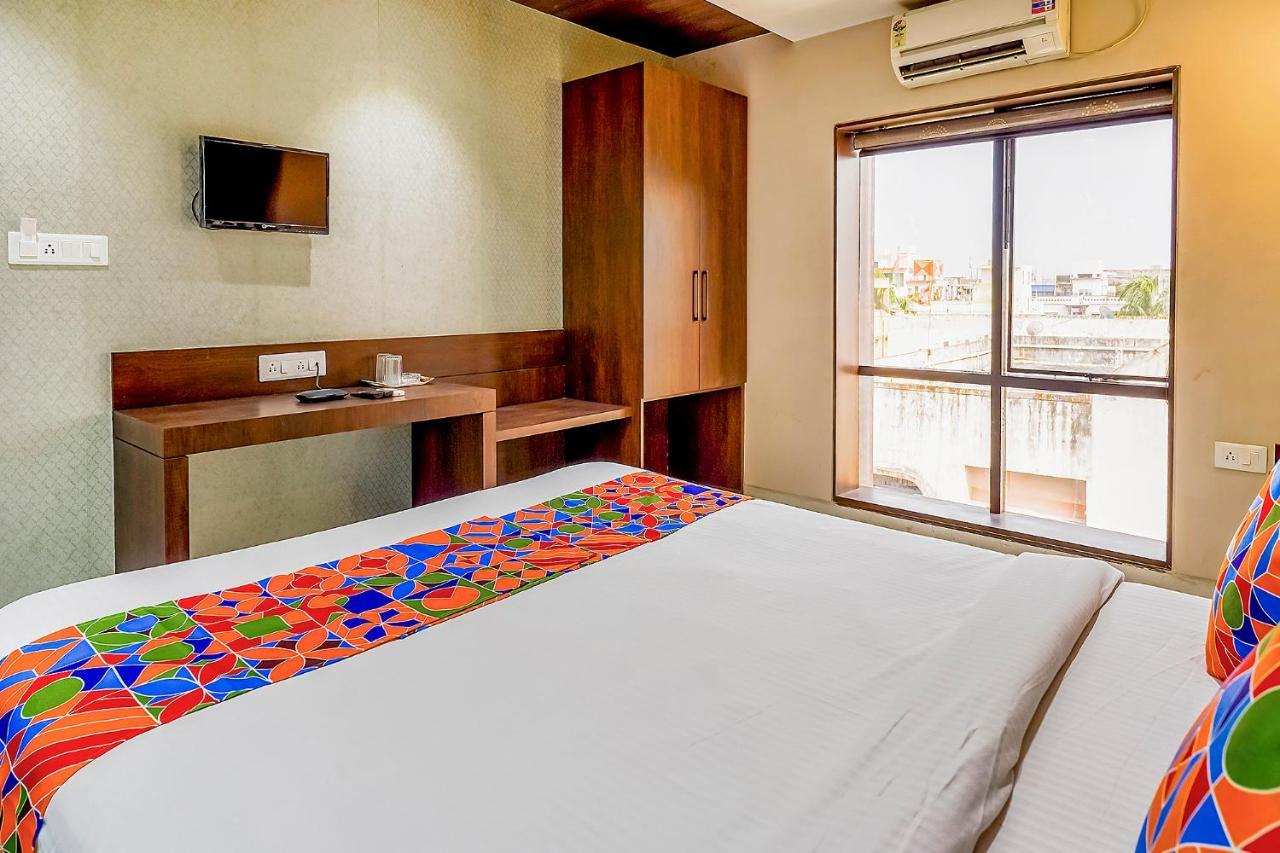 แฟ็บโฮเทล อีรอส 211 Hotel โกลกาตา ภายนอก รูปภาพ