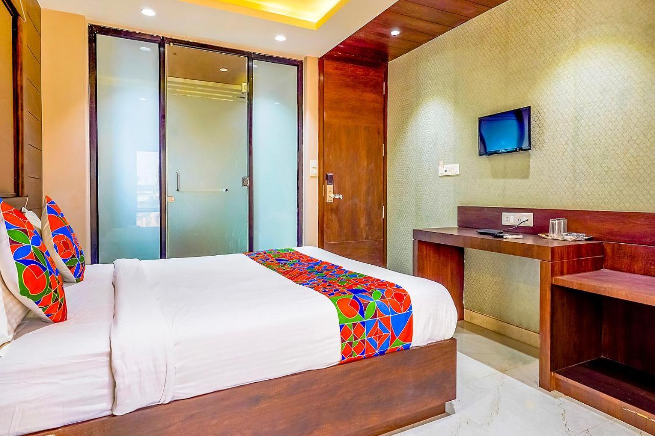 แฟ็บโฮเทล อีรอส 211 Hotel โกลกาตา ภายนอก รูปภาพ
